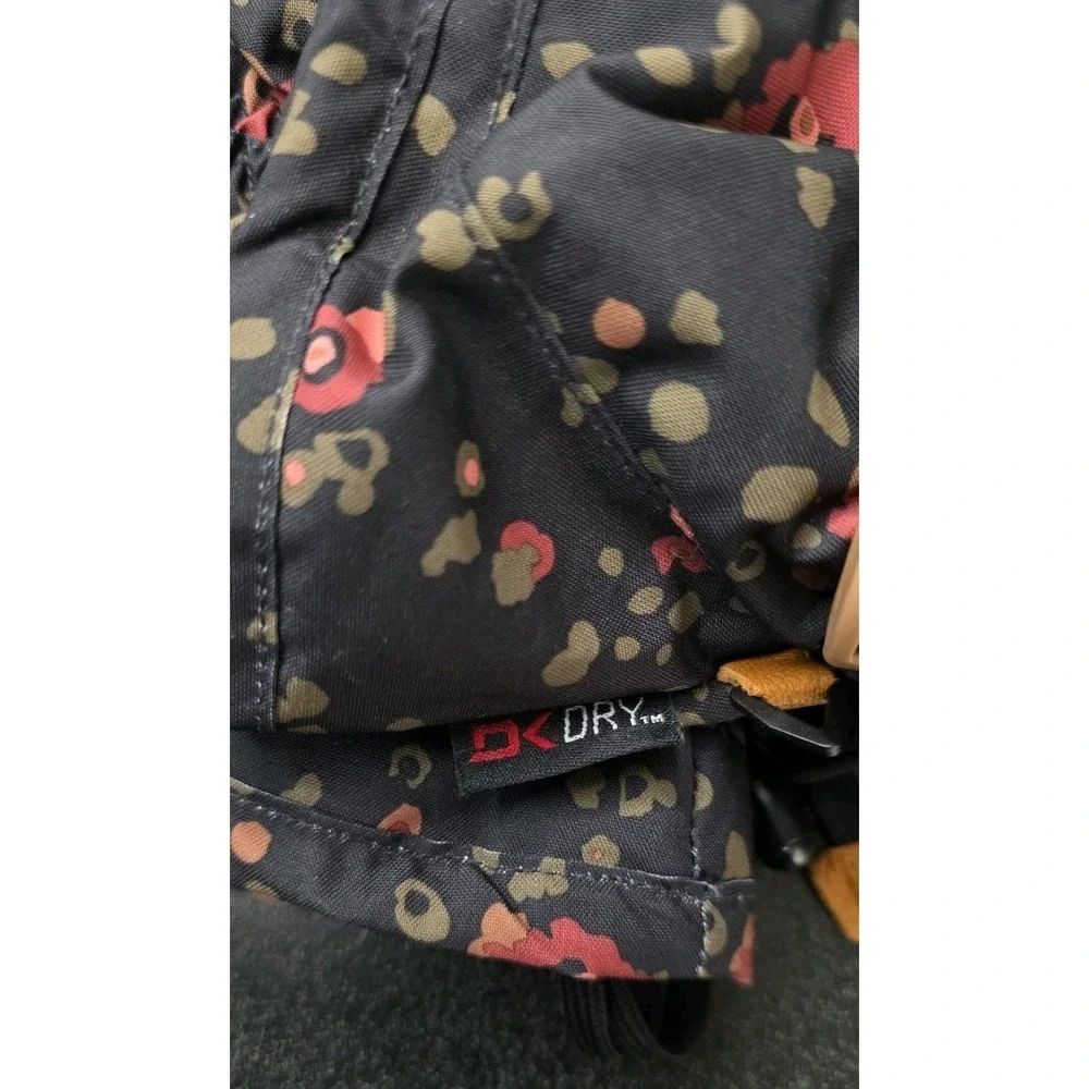 Dakine new women